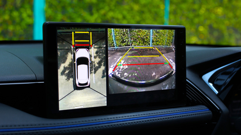 Aracınızda CarPlay yok mu? Taşınabilir ekranlarla bu sorunu çözmek mümkün!