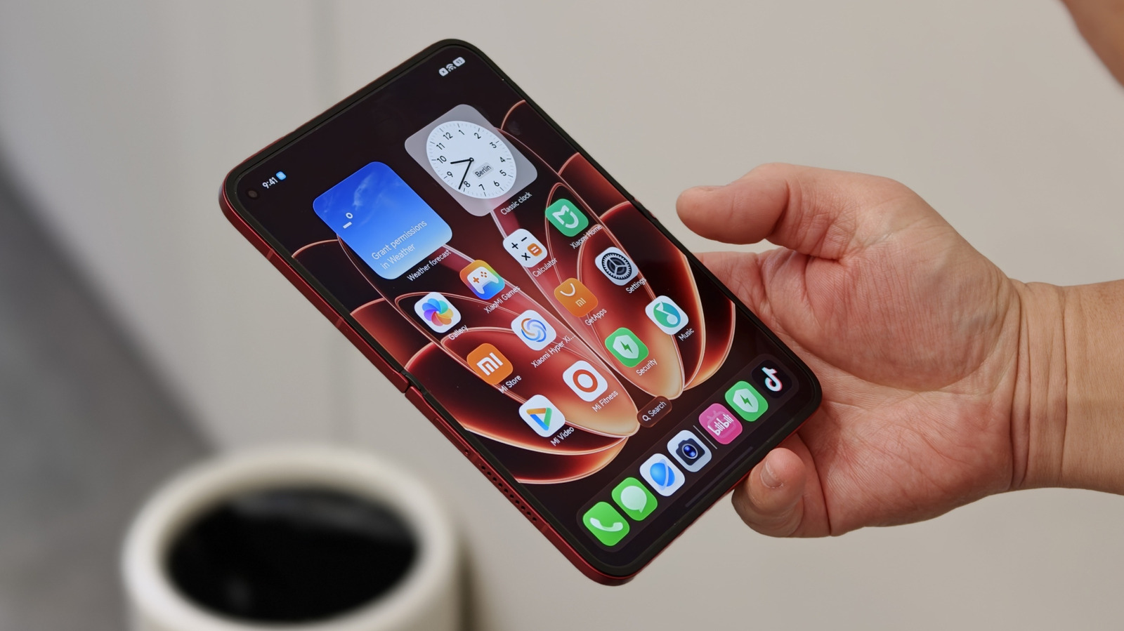 Xiaomi 18 Fold Tanıtıldı: Apple'ın Katlanabilir iPhone'undan Önce Sahneye Çıkan 'Orta Boy' Güç Makinesi